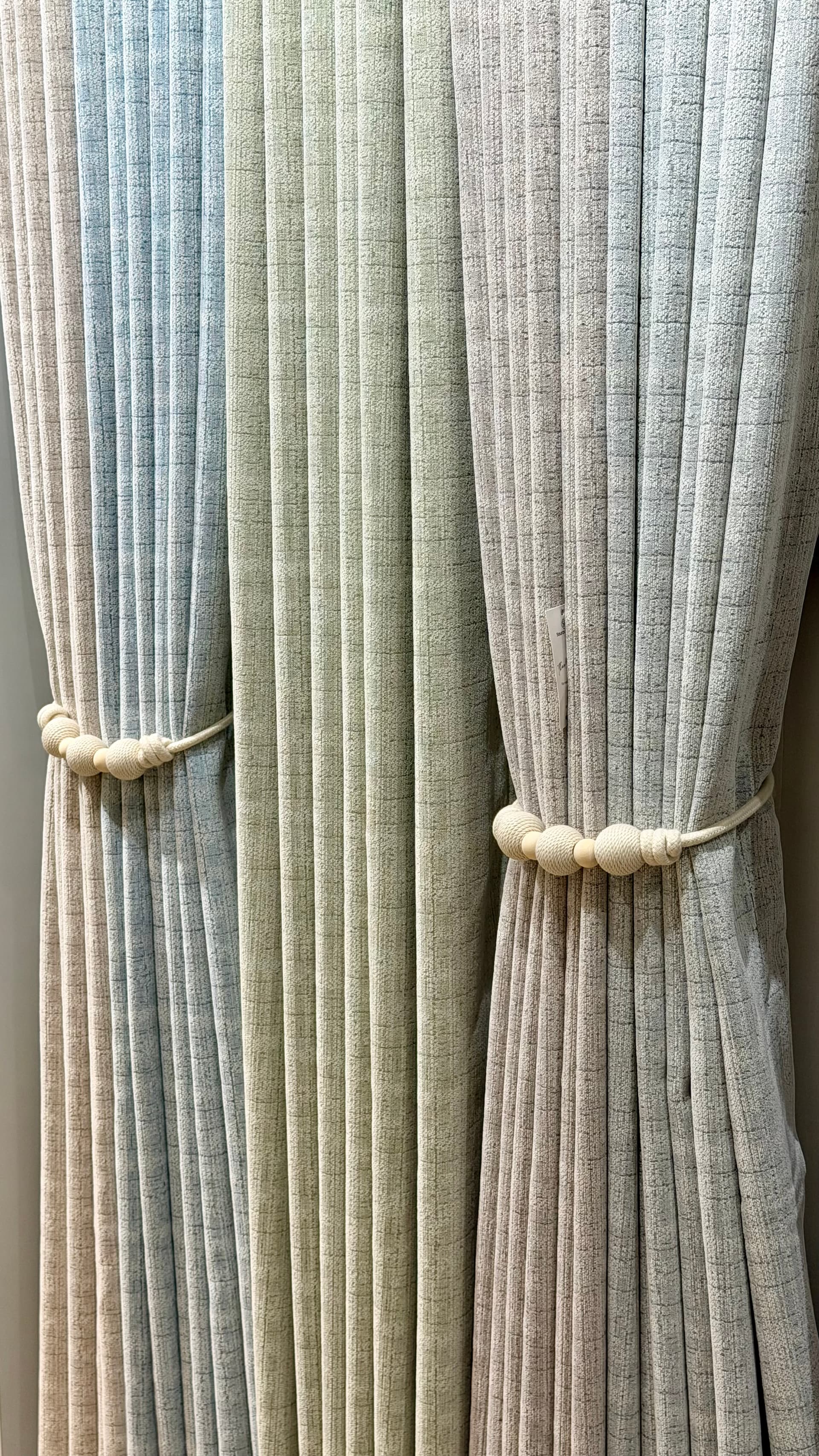 Modern window blinds and curtain combination for contemporary interiors